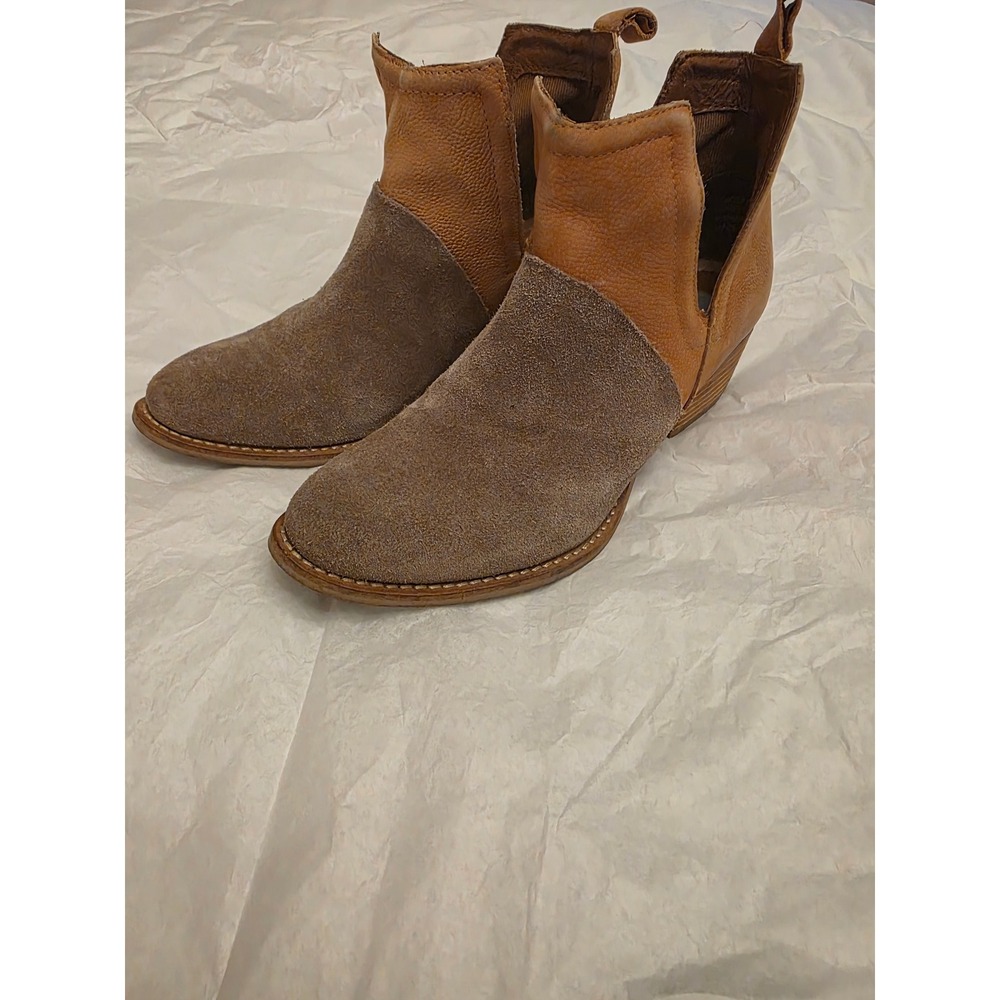 Journee Collection Brown Suede Tan Leather Cutout Ankle Boots 8.5 Western Boho